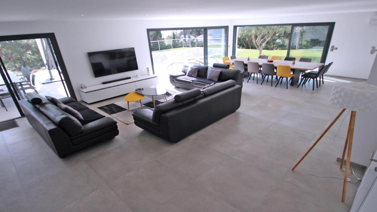 Villa Chantoiseau เลอิสซ็องเบรอ ภายนอก รูปภาพ